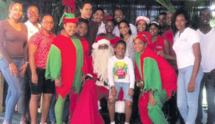 Members of the Rosarac Rotary Club with Harvard Club rugby section at the Children with Cancer Christmas treat on Sunday.