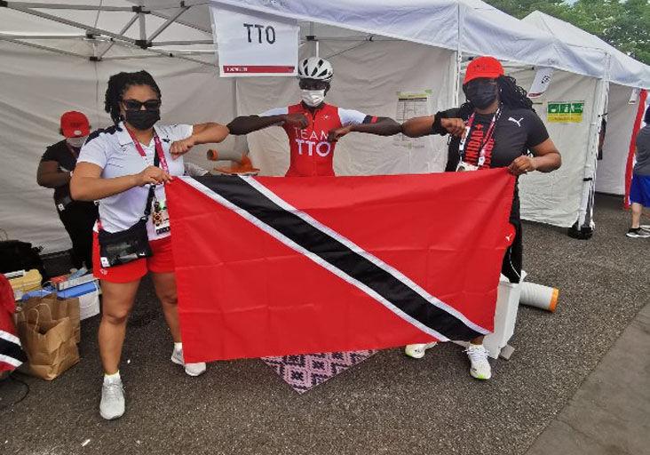 NATIONAL PRIDE: Trinidad and Tobago cyclist Teniel Campbell is flanked by Team TTO chef de mission Lovie Santana, left, and Covid-19 Liaison Officer (CLO) Rheeza Grant before the start of the Tokyo 2020 Women’s Road Race, in Japan, yesterday. —Photo courtesy Team TTO